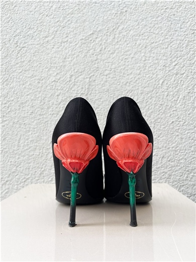 Çiçek Kabartmalı Topuklu Ayakkabı