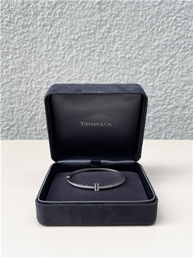 Tiffany T Diamond Hinged Wire Bangle in 18K White Gold Bilezik