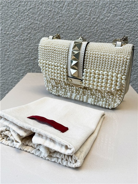 Valentino White Calfskin Leather and Pearls Rockstud Lock Small Omuz Çantası